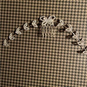 Crystal hair barrette